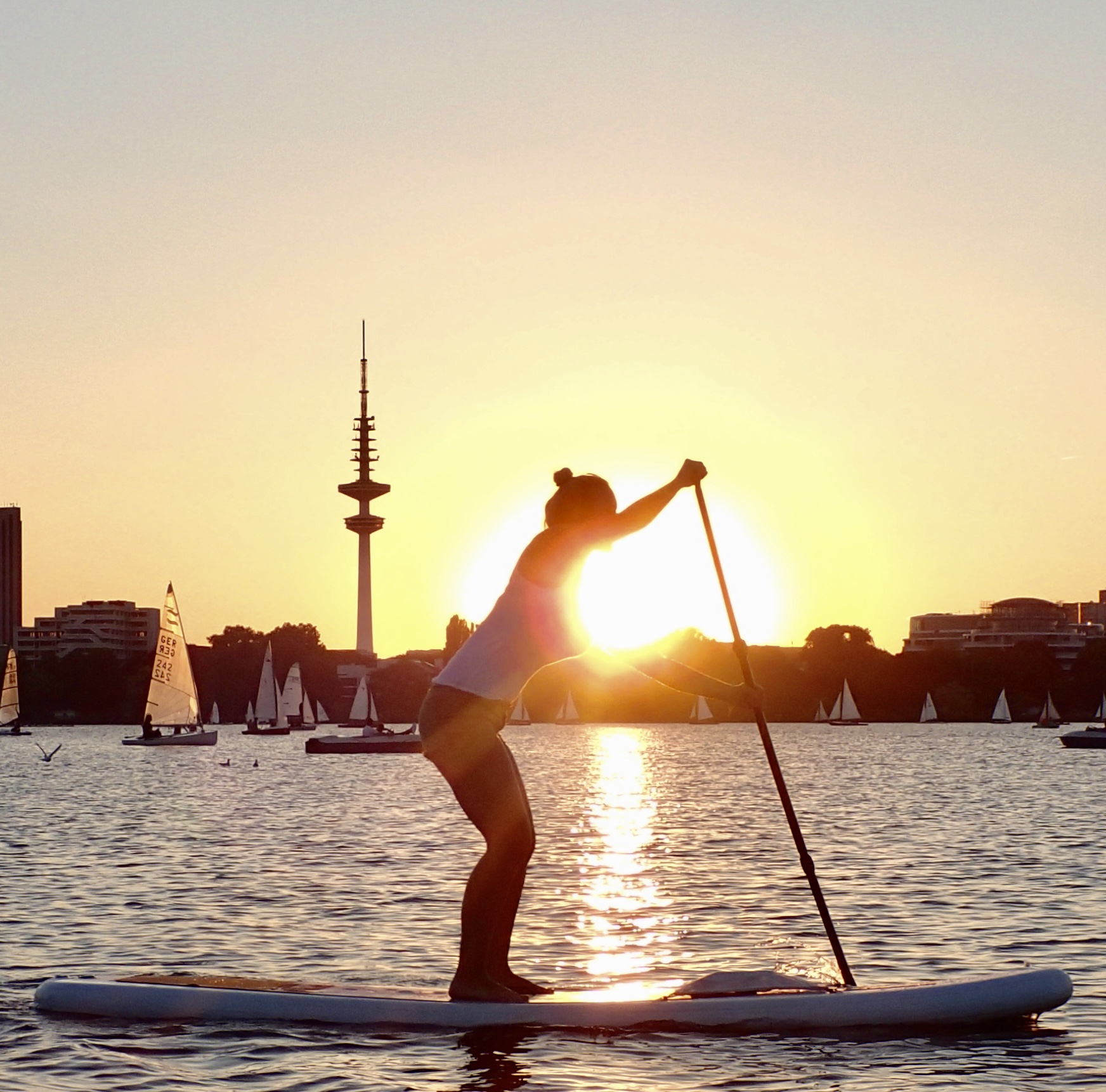 SUP in Hamburg Kurse und Touren auf der Alster STAND UP PADDLING
